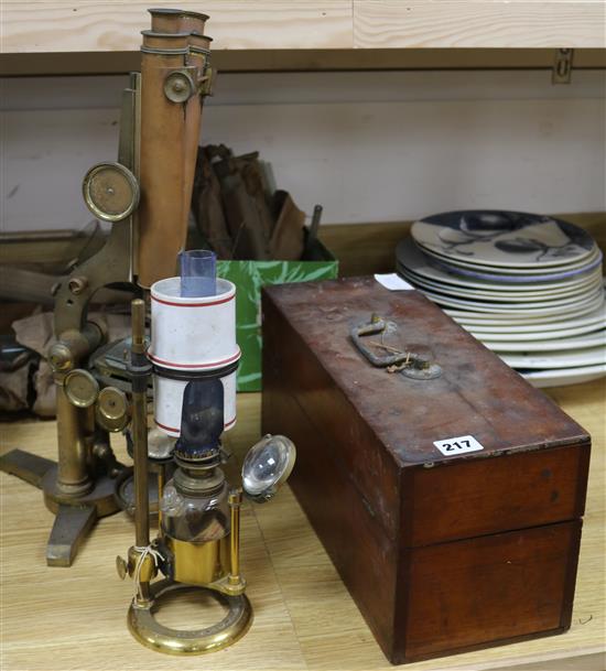 A Smith & Beck brass microscope, a bulls-eye condenser oil lamp, and a R & J Beck microscope microscope length 39cm